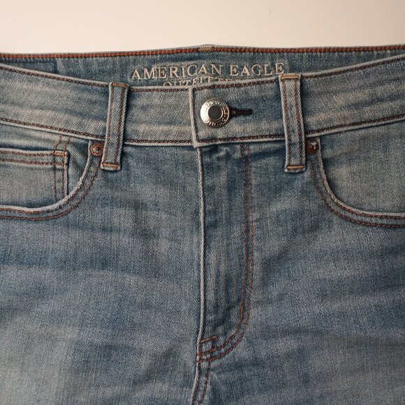 American Eagle Denim Jean Shorts Size 6 Mid Rise 4" Inseam Medium Wash - Picture 2 of 9